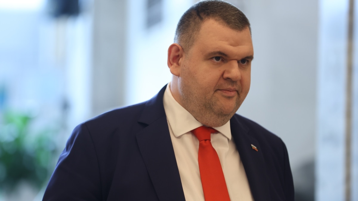 Въпросът Кой се превърна в синоним на името му. То