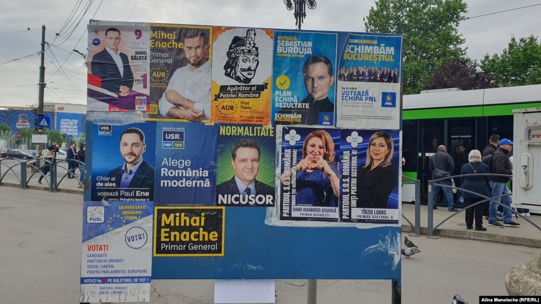 Afișe electorale cu candidați la alegerile locale din București, dar și cu pretendenți pentru poziția de europarlamentar. 