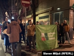 Antifašistički aktivisti i predstavnici opozicione stranke Zeleno-levi front.