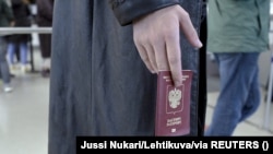 Паспорт, який без поважних причин не зданий на зберігання у вказаний термін, буде визнаний недійсним