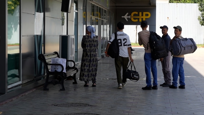 Жарты жылда Ресей әуежайларынан үш мыңнан астам тәжік азаматы депортацияланған
