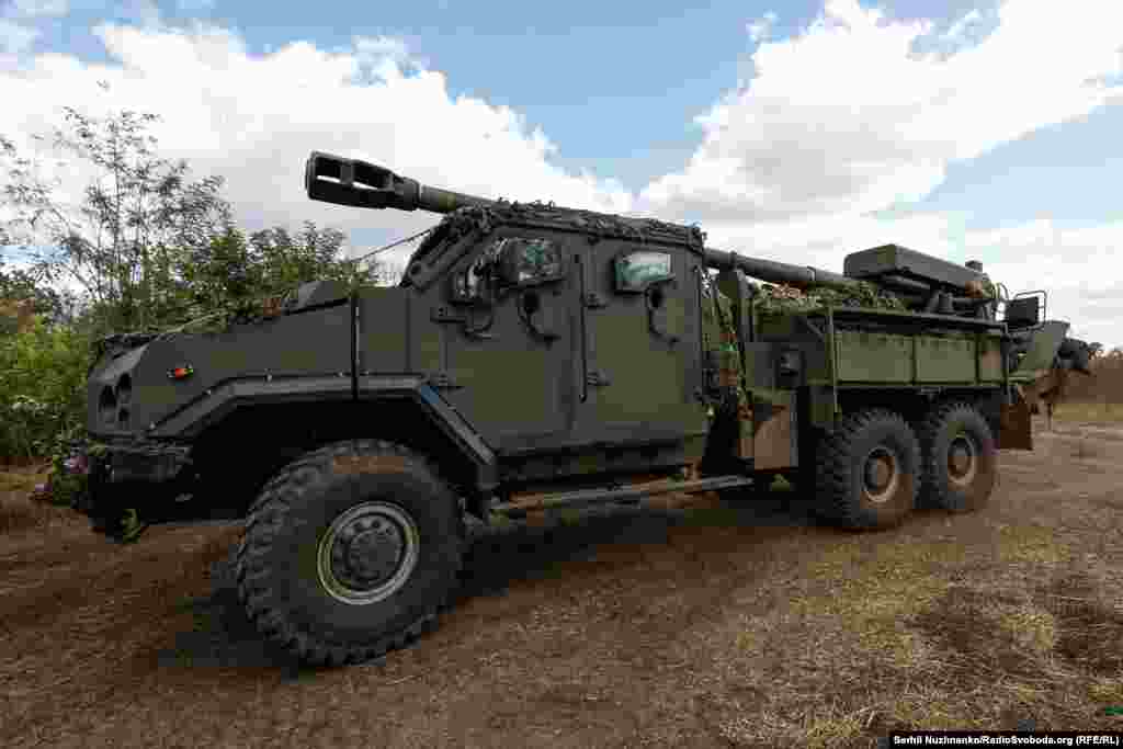 The Bohdana leaves its firing position to return to cover. The ability to rapidly &quot;shoot and scoot&quot; is seen as increasingly important for modern weapons systems due to radar systems that are able to spot incoming projectiles and determine where they were fired from.