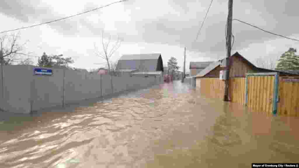 Kremlj je 9. aprila naveo da je predsjednik Vladimir Putin fokusiran na suočavanje s poplavama, ali da najteži dani tek predstoje za Kurgansku i Tjumenjsku oblast