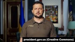 «Маємо бути свідомі, що як минулого року, так і цієї зими російські терористи можуть бити по нашій енергетиці, по критичних об’єктах», – Володимир Зеленський