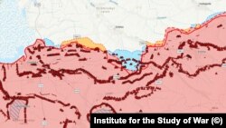 Детайл от карта на бойните действия, 24.09.2023. Червената територия е завзета от Русия. В синьо - украинският коридор, образуван от пробива на руските позиции. Червените триъгълници са руски укрепления. Кръгът долу в средата показва как Русия брани жп възела в Токмак.
