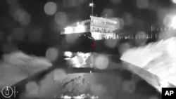 Скриншот из видео: украинский морской дрон приближается к российскому танкеру в Керченском проливе для нанесения удара по нему, 5 августа 2023 года