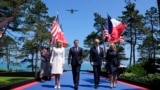 Президент Джо Байден підтвердив відданість Сполучених Штатів захисту України у промові з нагоди 80-ї річниці &laquo;Дня Д&raquo; на Нормандському американському кладовищі та меморіалі в Колвіль-сюр-Мер, Франція, 6 червня 2024 року.<br />
<br />
&laquo;Здатися хуліганам, схилитися перед диктаторами &ndash; це просто немислимо&raquo;, &ndash; сказав він, промовляючи перед ветеранами Другої світової війни. &laquo;Якби ми зробили це, це означало б, що ми забули б, що сталося тут, на цих священних пляжах&raquo;