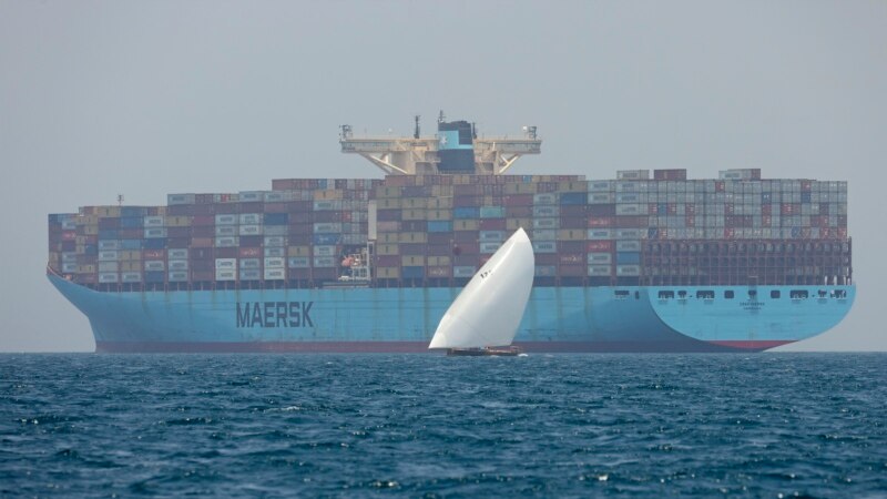 مرسک کشتی‌های کانتینری خود را برای اجتناب از حملات حوثی‌ها به کانال سوئز بازگرداند