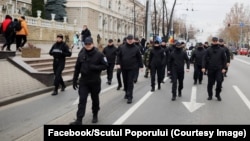 Pe lista de sancțiuni este și Asociația Oamenilor cu Epoleți „Scutul Poporului”, grupare paramilitară condusă de Chiril Guzun, cuprinzând foști militari și polițiști.