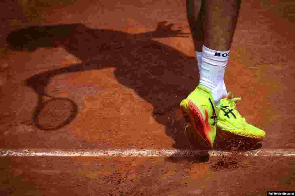 Hija e Taylor Fritz të Shteteve të Bashkuara shihet gjatë ndeshjes së tij kundër Lorenzo Musettit të Italisë.