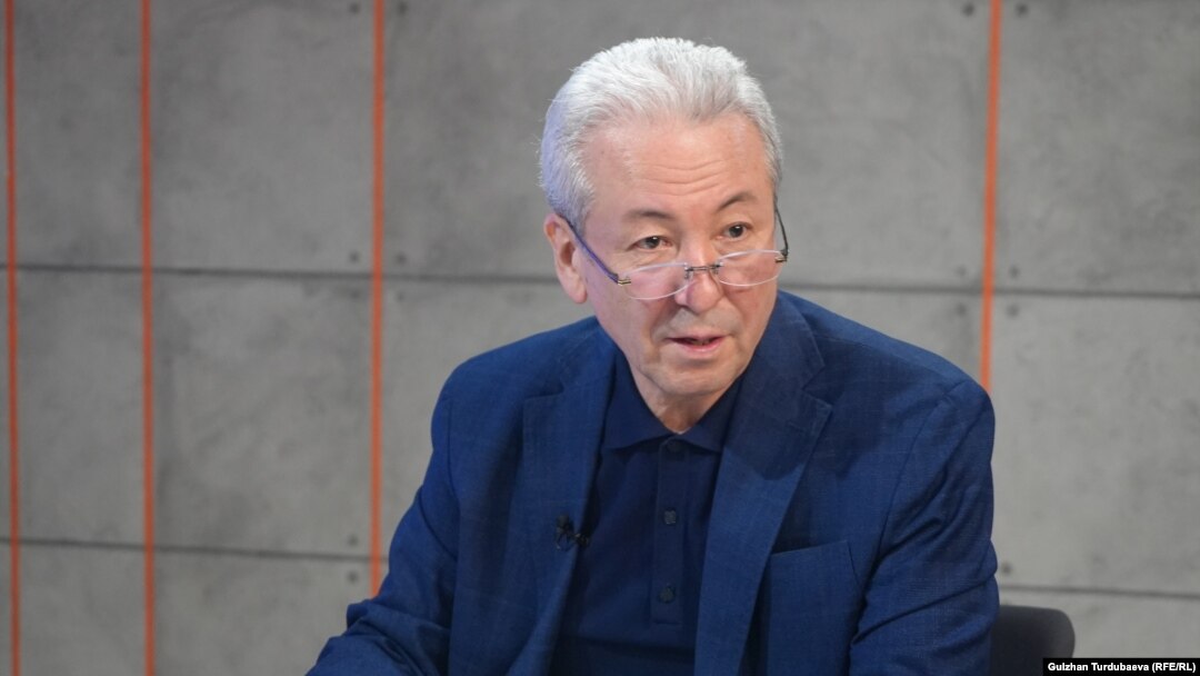 Адахан Мадумаров "Азаттыктын" студиясында. 30-апрель, 2024-жыл.