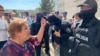 Люди у здания суда после вынесения приговора по делу о "захвате алматинского аэропорта" во время Январских событий. Алматы, 11 июля 2023 года