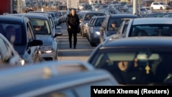 Vehicles traveling from Kosovo wait in line at a Kosovo-Serbia border crossing in Merdare earlier this month. 