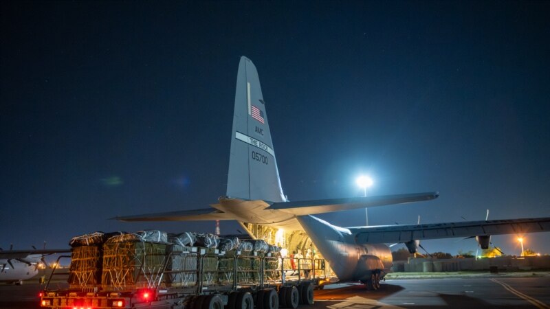 Američki vojni avioni padobranima dostavili hranu i vodu za Gazu