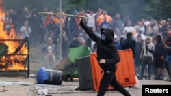 Imagini din timpul protestelor de duminică, 4 august, de la Rotherham, Anglia. 