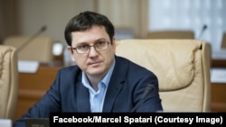 Marcel Spatari, la una din ședințele Guvernului, pe timpul când era ministru
