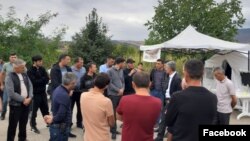 Nagorno-Karabakh - Parliament's speaker Davit Ishkhanian visits Karabakh protesters blocking the road to Aghdam, August 30, 2023.