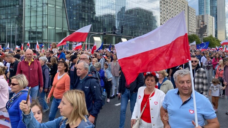 Дзясяткі тысяч выйшлі ў Варшаве на апазыцыйную дэманстрацыю