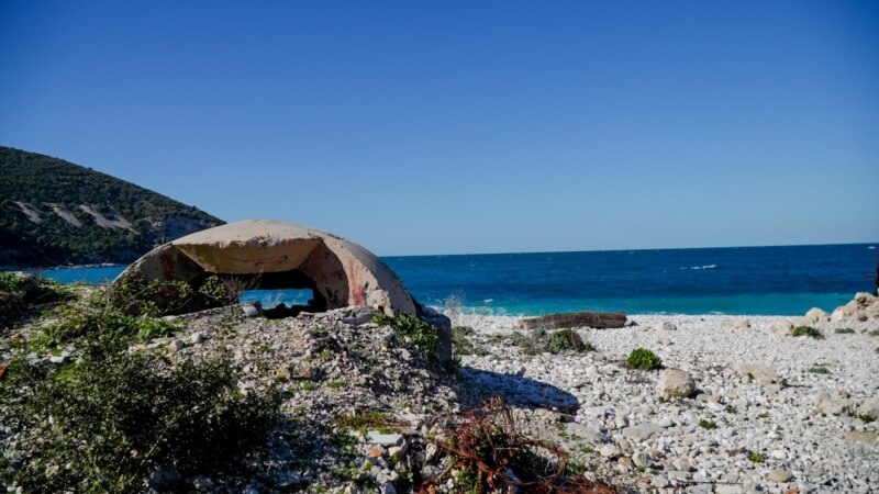 Brenda ishullit Sazan: Bunkerët dhe tunelet e Shqipërisë komuniste