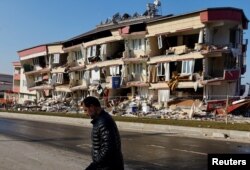 Jedna od brojnih uništenih zgrada u Kahramanmarašu. Turska je izdala 113 naloga za hapšenje u vezi s izgradnjom srušenih zgrada.