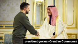 Președintele Zelenski a avut duminică o întâlnire istorică, la Kiev, cu ministrul Afacerilor Externe din Arabia Saudită, prințul Faisal bin Farhan Al Saud.