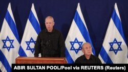 یوآو گالانت، وزیر دفاع اسرائیل (چپ) همراه با بنیامین نتانیاهو، نخست‌وزیر اسرائیل