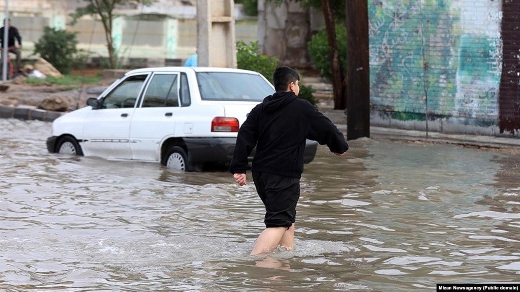 عکس آرشیوی از آبگرفتگی‌ خیابانی در اهواز پس از بارندگی شدید