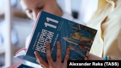 Libri i ri i historisë për nxënësit e shkollave të mesme në Rusi. 