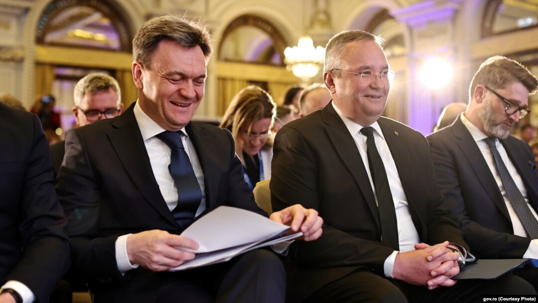 Premierul Republicii Moldova, Dorin Recean, și prim-ministrul Nicolae Ciucă, înainte de discursurile oficiale din cadrul Forumului Mării Negre.
