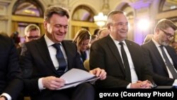 Premierul Republicii Moldova, Dorin Recean, și prim-ministrul Nicolae Ciucă, înainte de discursurile oficiale din cadrul Forumului Mării Negre.