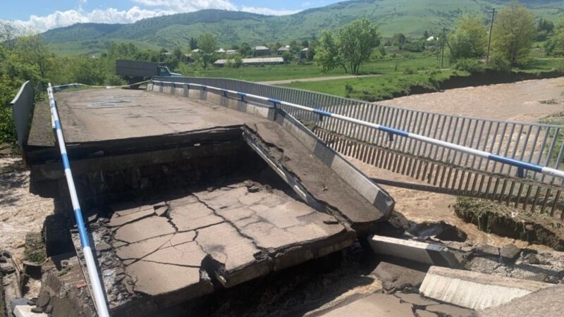 Փլուզվել է Գյուլագարակ համայնքի Հոբարձի բնակավայր տանող կամուրջը