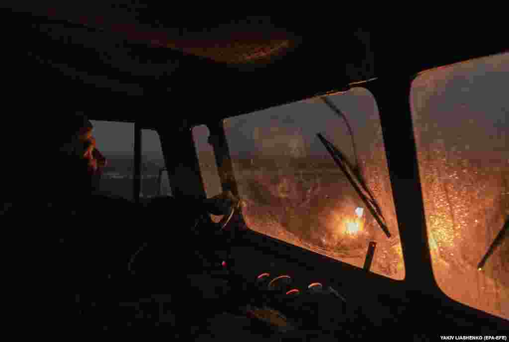  A Ukrainian soldier drives along a front line in Ukraine&#39;s Zaporizhzhya region. &nbsp; 