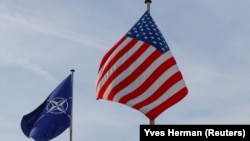 ԱՄՆ և ՆԱՏՕ-ի դրոշները, արխիվ