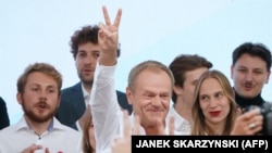 Головний опозиційний лідер Польщі Дональд Туск після оголошення перших результатів екзит-полу парламентських виборів. Польща, Варшава, 15 жовтня 2023 року