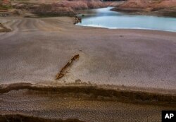 Skoro presušeno akumulaciono jezero Sau, oko 100 km sjeverno od Barselone, Španija, 18. april.