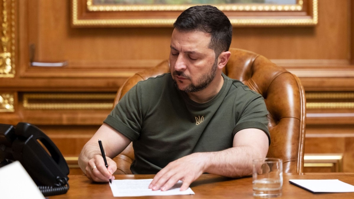 Zelensky signed a decree to postpone the celebration of Victory Day to May 8