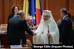 Patriarhu Daniel a fost prezent la ședința comună a Camerei Deputaților și Senatului în care s-a votat noul guvern.