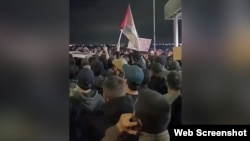 Hundreds gathered at the Makhachkala airport demanding that Israeli citizens who arrived from Tel Aviv not be allowed in.