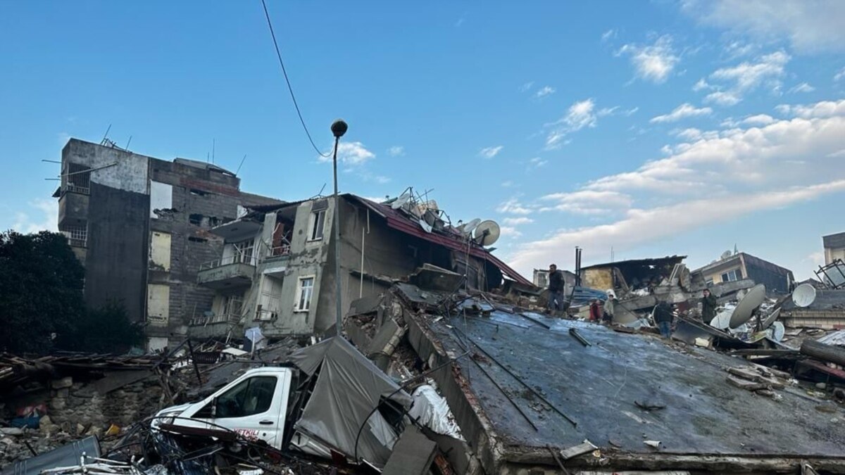 Від початку робіт у Туреччині українські рятувальники деблокували тіла понад 30 загиблих від землетрусу – ДСНС