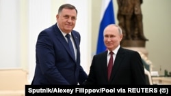 Predsjednik bh. entiteta Republika Srpska Milorad Dodik rukuje se sa ruskim predsjednikom Vladimirom Putinom tokom sastanka u Moskvi, Rusija, 23. maja 2023.