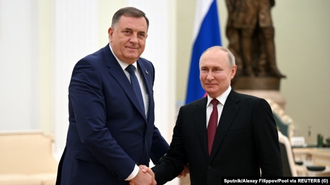 Millorad Dodik (majtas) dhe Vladimir Putin, në Moskë, më 23 maj 2023.