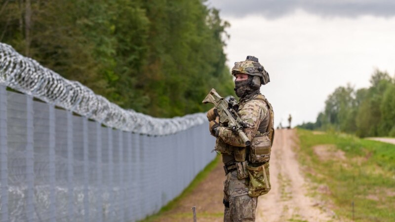 Отношения портятся постепенно. Латвия строит укрепления на границе с Россией