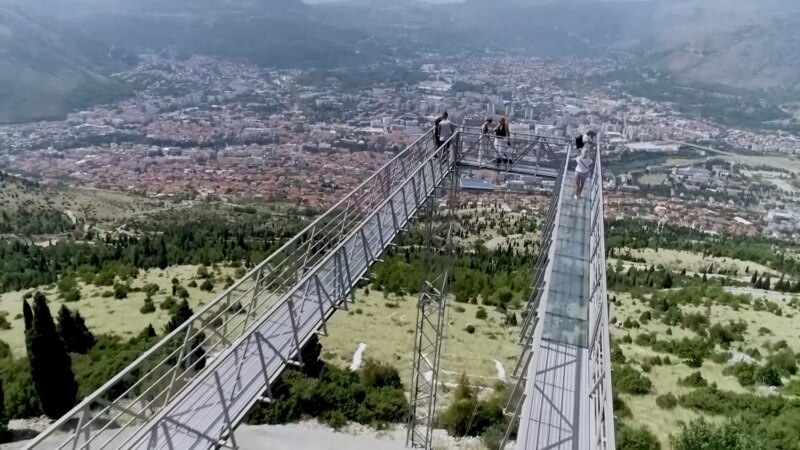 Ura prej qelqi mbi Mostar, atraksion i ri për turistët 