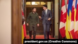 Prim-ministrul canadian, Justin Trudeau, cu președintele Ucrainei, Volodimir Zelenski, în parlamentul Canadei