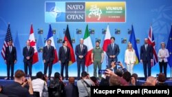 Лидеры стран НАТО и президент Украины Владимир Зеленский на саммите. Вильнюс, 12 июля 2023