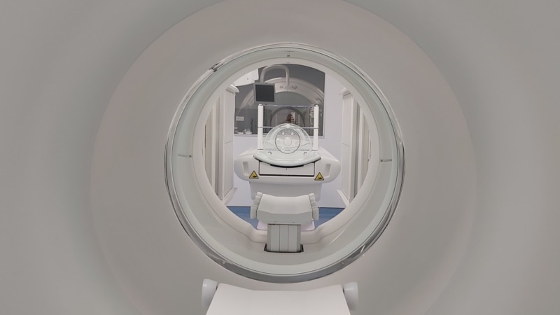 QKUK-ja siguron skanerin PET/CT, por jo edhe shërbime të menjëhershme