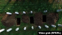 Izmjene zakona kojim se zatvorskom kaznom sankcioniše negiranje genocida i ratnih zločina nametnuo je bivši visoki predstavnik Valentin Incko 2021.  