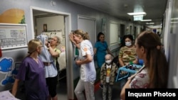 Primii 11 copii au fost transferați pe 16 aprilie la secția de oncologie a spitalului „Marie Curie” din noul spital construit din donații de Asociația „Dăruiește Viața”. 