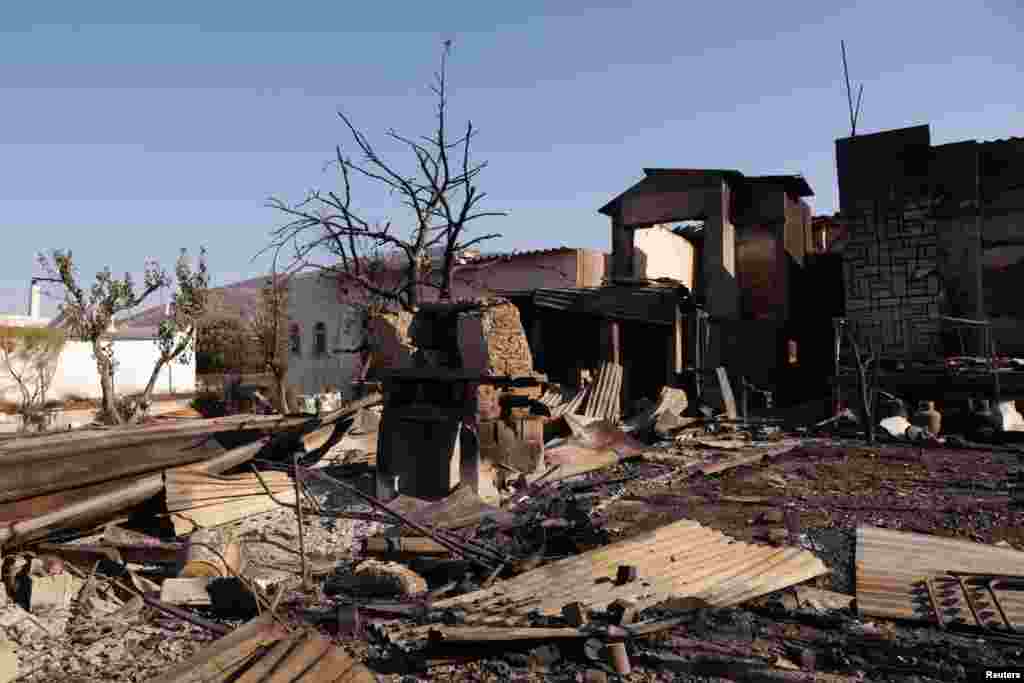 Izgorjela kuća u predgrađu Lagonisija, blizu Atine, 18. juli. &nbsp;