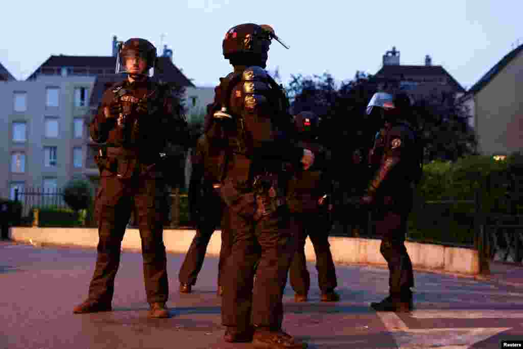 Afër 2.000 policë ishin dislokuar në Paris.
